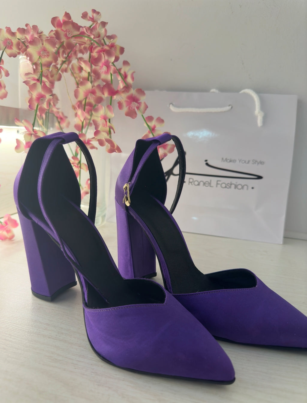 Μοβ τακούνι