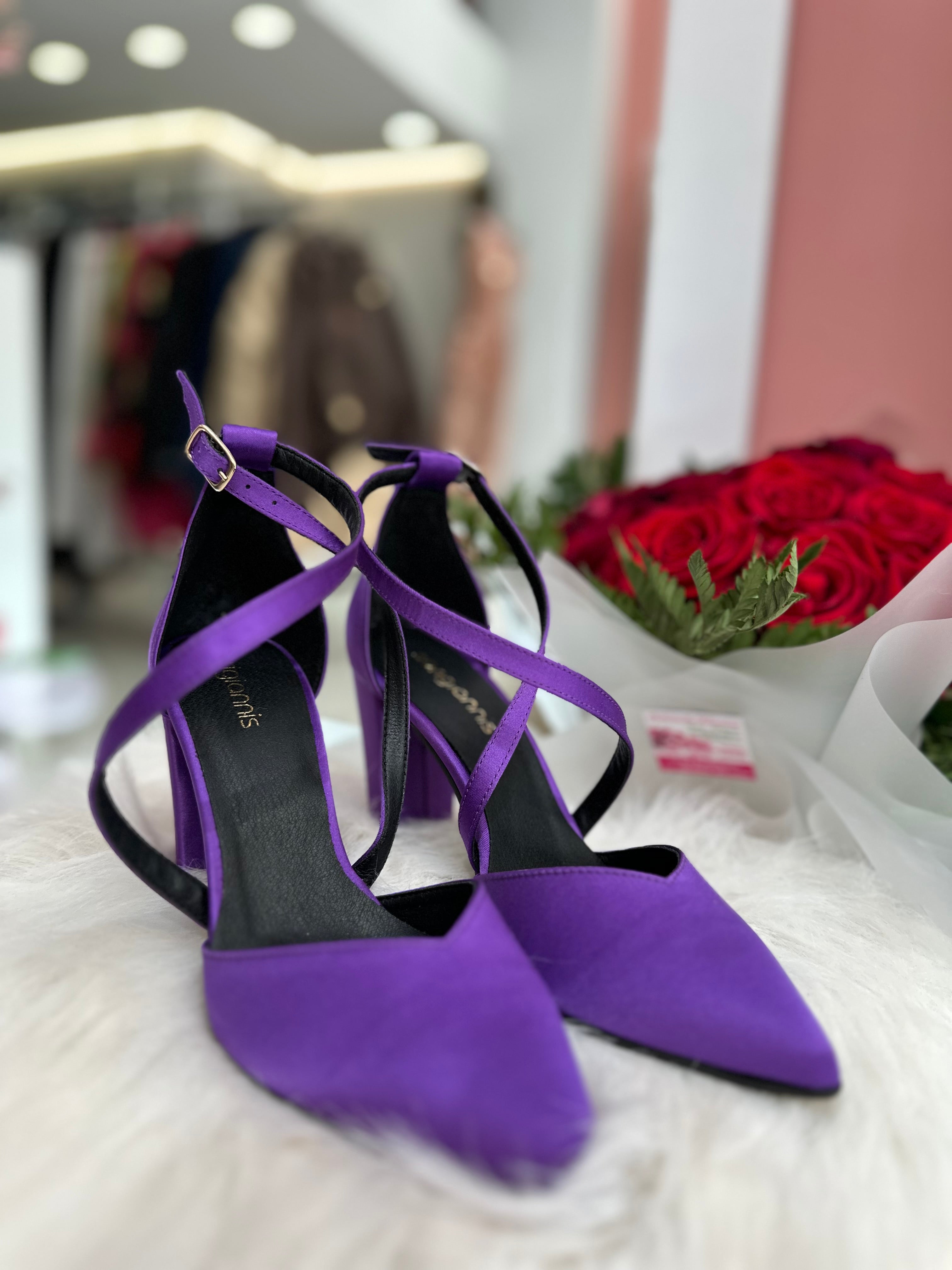 Μωβ τακούνι