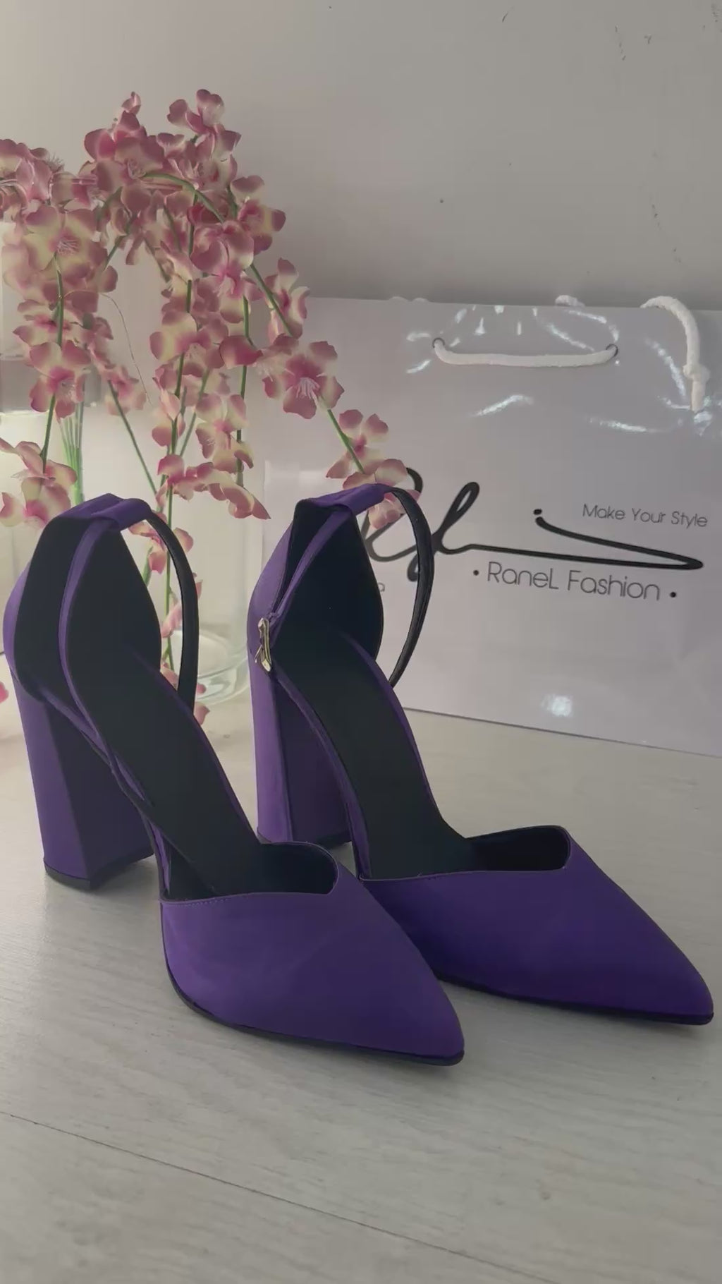 Μοβ τακούνι